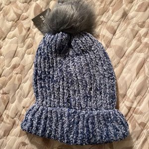 Chenille beanie with Pom